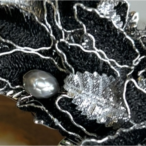 Elegant Black and Silver Lace Leaf and Faceted Pearl Headpiece - Picture 5 of 5